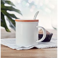 TAZZA CON COPERCHIO E CUCCHIAINO
